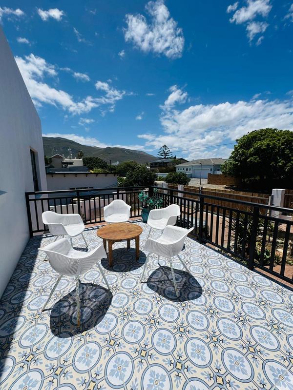 To Let 5 Bedroom Property for Rent in Sandbaai Western Cape